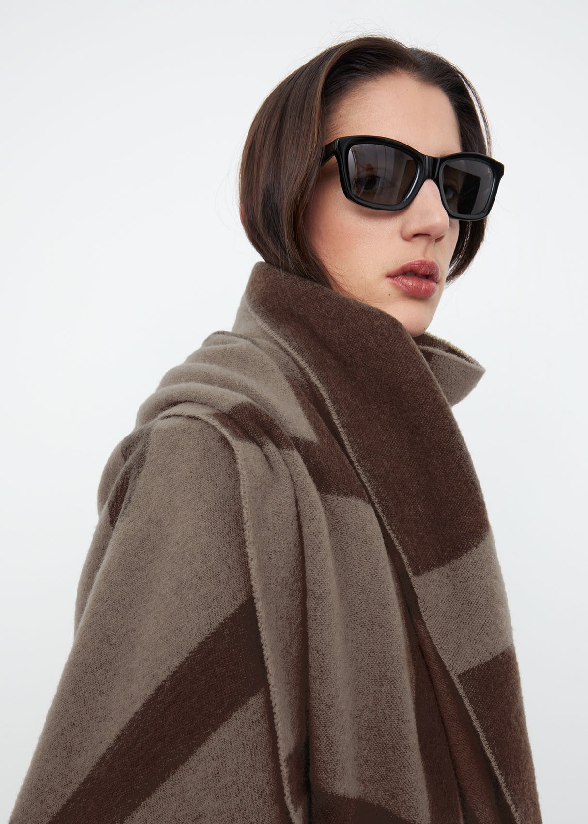 Black and shop beige scarf